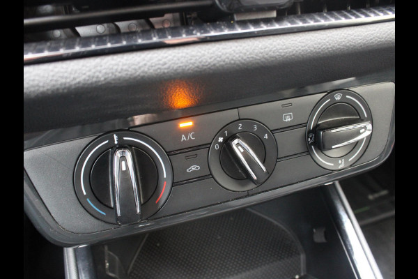 Škoda Fabia 1.0 TSI Ambition | APPLE CARPLAY |