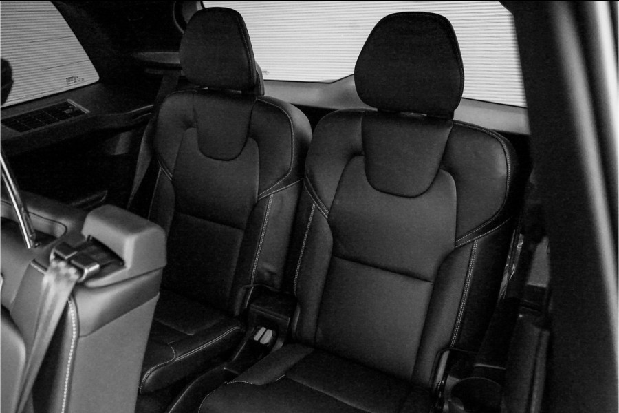 Volvo XC90 2.0 T8 Recharge AWD R-Design Pano HUD B&W Trekhaak