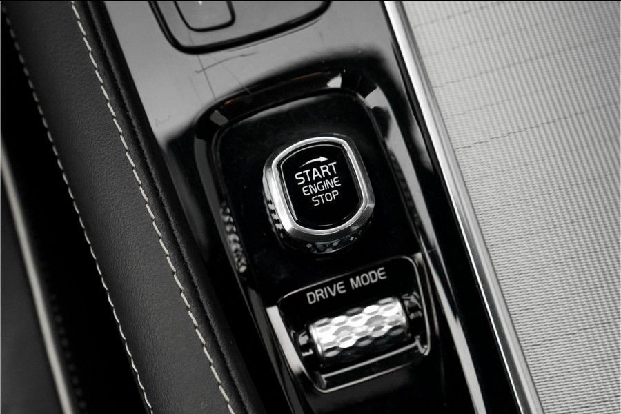 Volvo XC90 2.0 T8 Recharge AWD R-Design Pano HUD B&W Trekhaak