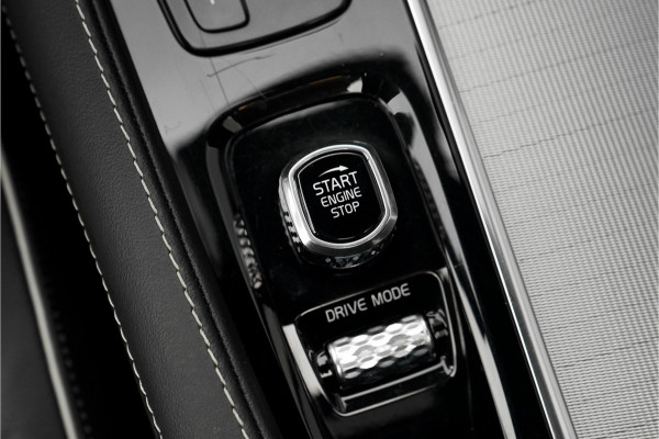 Volvo XC90 2.0 T8 Recharge AWD R-Design Pano HUD B&W Trekhaak