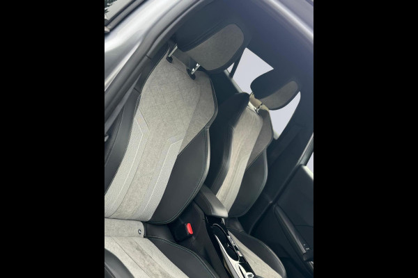 Peugeot e-2008 EV GT Pack 50 kWh fase 3, trekhaak, achteruitrijcamera, stoelverwarming, 18 inch, led verlichting