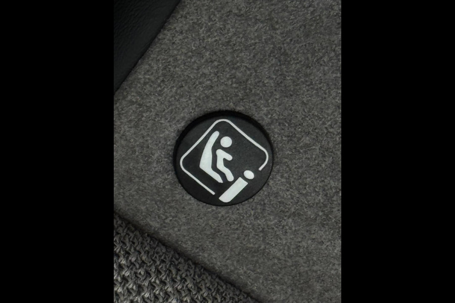 Peugeot e-2008 EV GT Pack 50 kWh fase 3, trekhaak, achteruitrijcamera, stoelverwarming, 18 inch, led verlichting