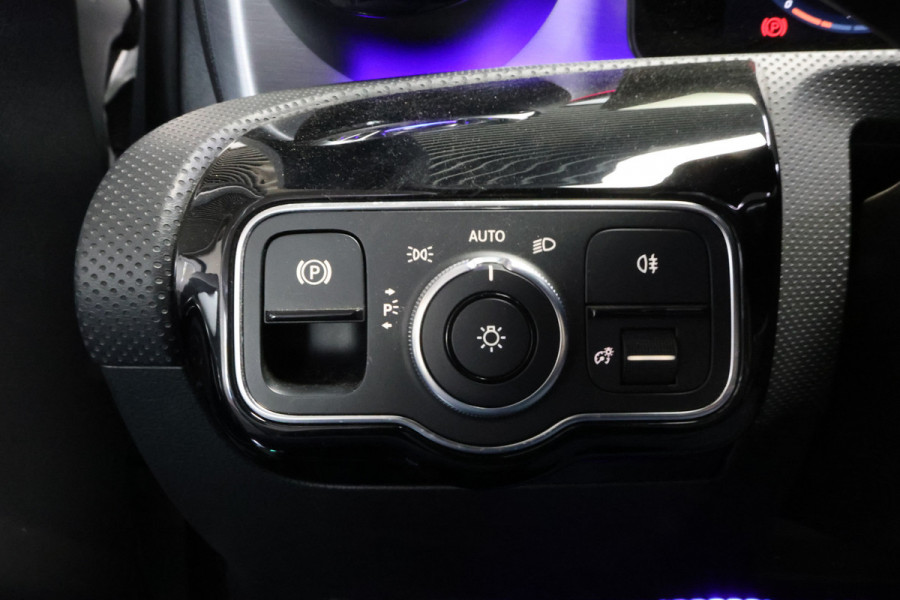 Mercedes-Benz A-Klasse 250 Premium PANO BURMESTER NAVI CRUISEC MODI STOELVW PARK+LANE Ass.