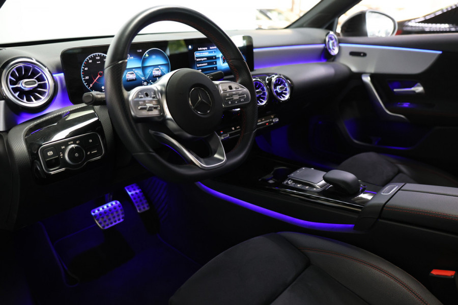 Mercedes-Benz A-Klasse 250 Premium PANO BURMESTER NAVI CRUISEC MODI STOELVW PARK+LANE Ass.
