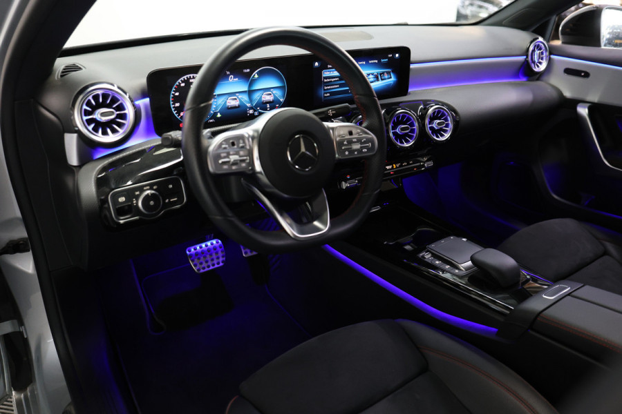 Mercedes-Benz A-Klasse 250 Premium PANO BURMESTER NAVI CRUISEC MODI STOELVW PARK+LANE Ass.