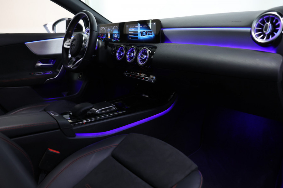 Mercedes-Benz A-Klasse 250 Premium PANO BURMESTER NAVI CRUISEC MODI STOELVW PARK+LANE Ass.