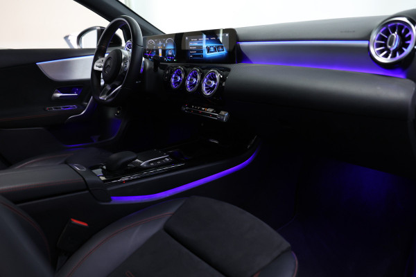 Mercedes-Benz A-Klasse 250 Premium PANO BURMESTER NAVI CRUISEC MODI STOELVW PARK+LANE Ass.