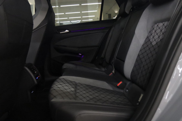 Volkswagen Golf 1.5 eTSI R-Line Business PANO/CAM/CARPLAY/KEYLES/ACC/DCC/VOL
