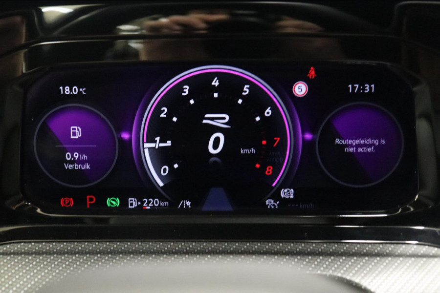 Volkswagen Golf 1.5 eTSI R-Line Business PANO/CAM/CARPLAY/KEYLES/ACC/DCC/VOL