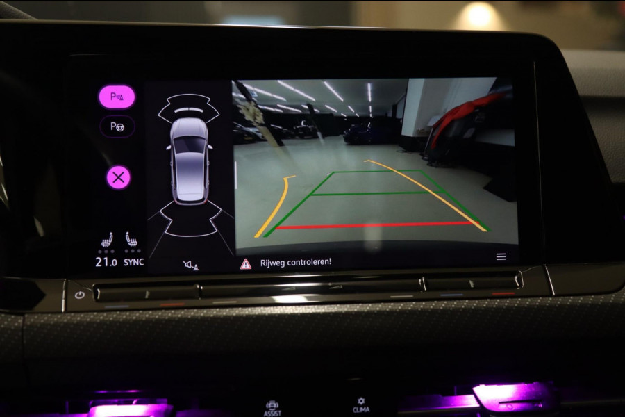 Volkswagen Golf 1.5 eTSI R-Line Business PANO/CAM/CARPLAY/KEYLES/ACC/DCC/VOL