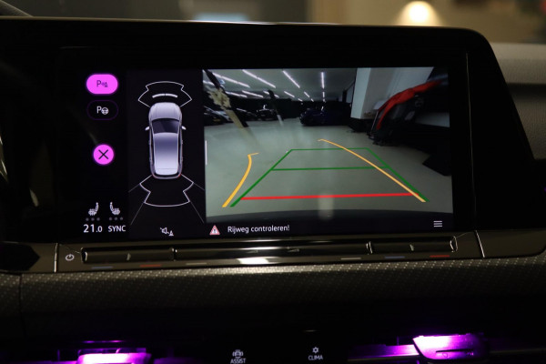 Volkswagen Golf 1.5 eTSI R-Line Business PANO/CAM/CARPLAY/KEYLES/ACC/DCC/VOL