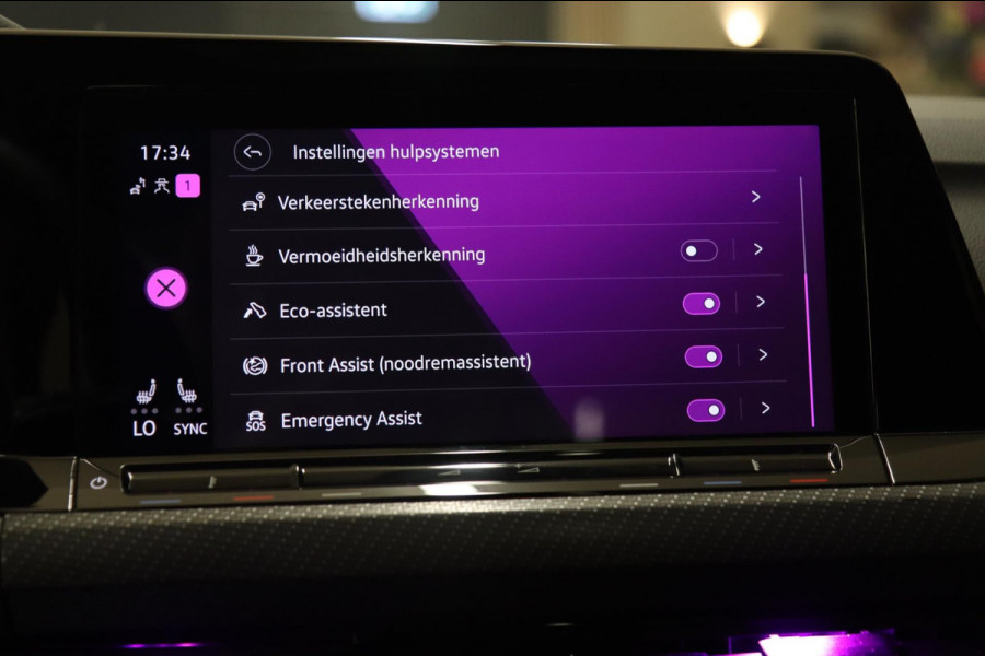 Volkswagen Golf 1.5 eTSI R-Line Business PANO/CAM/CARPLAY/KEYLES/ACC/DCC/VOL