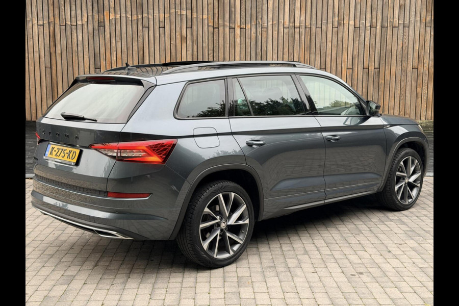 Škoda Kodiaq 1.5 TSI Sportline Automaat | Panoramadak | Trekhaak uitklapbaar | Navigatiesysteem | Stoelverwarming voor en achter | Stuurverwa