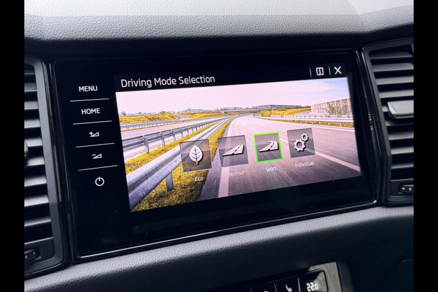 Škoda Kodiaq 1.5 TSI Sportline Automaat | Panoramadak | Trekhaak uitklapbaar | Navigatiesysteem | Stoelverwarming voor en achter | Stuurverwa