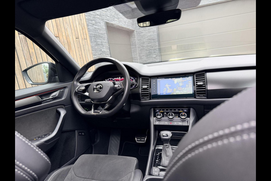 Škoda Kodiaq 1.5 TSI Sportline Automaat | Panoramadak | Trekhaak uitklapbaar | Navigatiesysteem | Stoelverwarming voor en achter | Stuurverwa