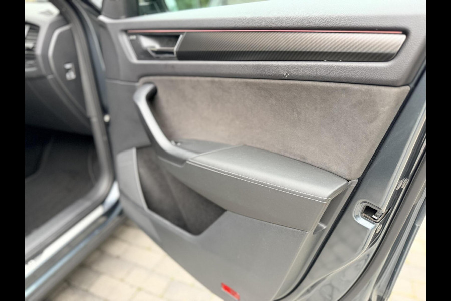 Škoda Kodiaq 1.5 TSI Sportline Automaat | Panoramadak | Trekhaak uitklapbaar | Navigatiesysteem | Stoelverwarming voor en achter | Stuurverwa