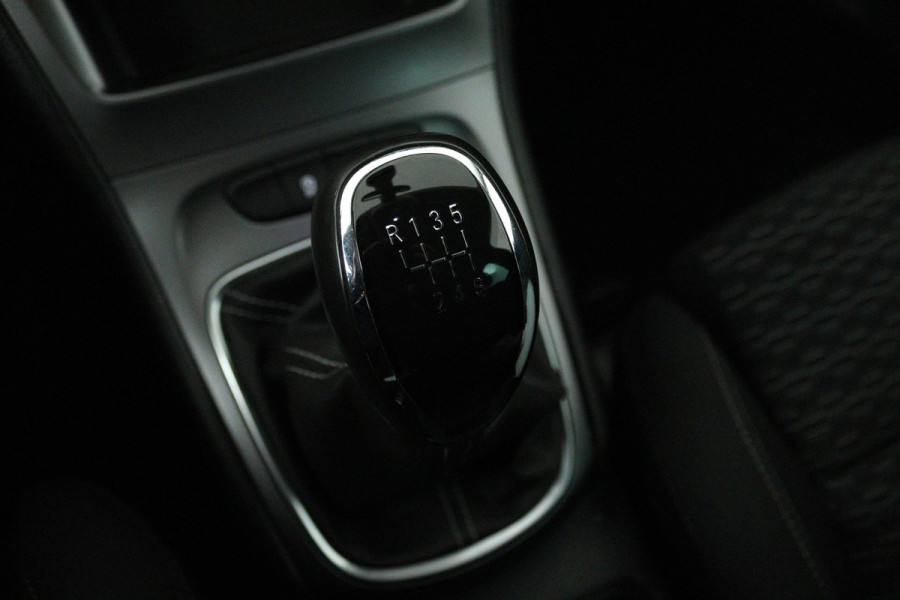 Opel Astra Sports Tourer 1.4 Turbo Online Edition (TREKHAAK, STOELVERWARMING, PARKEERSENSOREN, NAVIGATIE, CRUISE CONTROL)
