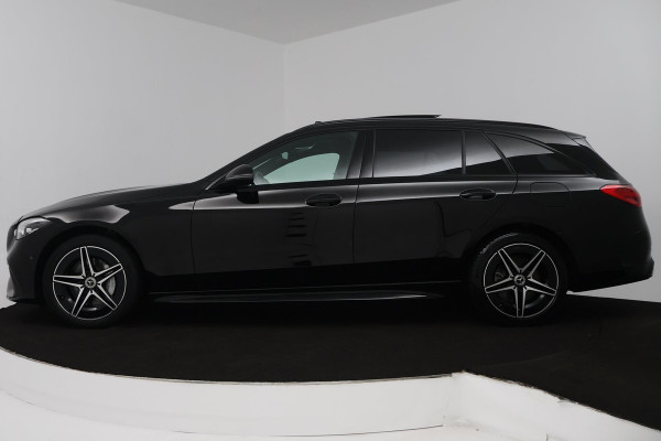 Mercedes-Benz C-Klasse Estate 300 e AMG Line (PANORAMADAK, TREKHAAK, SFEERVERLICHTING, STOELVERMING, ACHTERUITRIJCAMERA, NAVI)