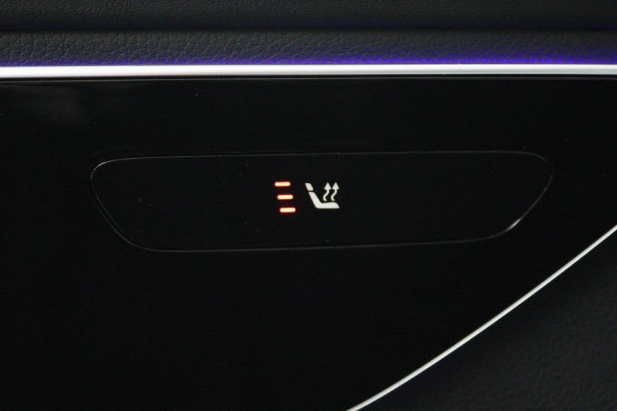 Mercedes-Benz C-Klasse Estate 300 e AMG Line (PANORAMADAK, TREKHAAK, SFEERVERLICHTING, STOELVERMING, ACHTERUITRIJCAMERA, NAVI)