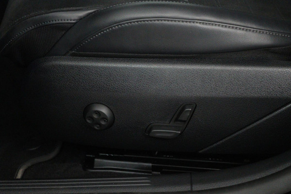 Mercedes-Benz C-Klasse Estate 300 e AMG Line (PANORAMADAK, TREKHAAK, SFEERVERLICHTING, STOELVERMING, ACHTERUITRIJCAMERA, NAVI)