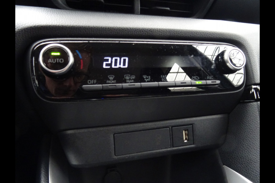 Toyota Yaris 1.5 Hybrid Dynamic * LED * CAMERA * NAVIGATIE !!