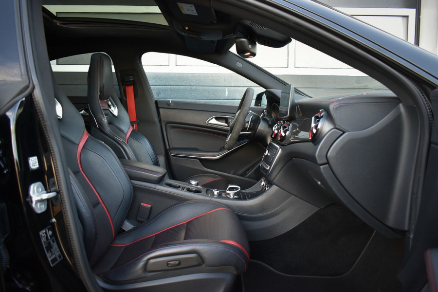 Mercedes-Benz CLA-Klasse AMG 45 4MATIC