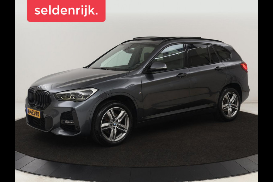 BMW X1 sDrive18i M Sport | Panoramadak | Leder | Stoelverwarming | Keyless | Camera | Trekhaak | Sfeerverlichting | Navigatie | Full LED | Park Assist | Sportstoelen