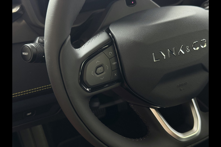Lynk & Co 01 MORE 276PK 4 CYL NIEUWSTE MODEL HARMAN KARDON LEDER PANO. 15'4 INCH NAVI 360.CAM 20''LMV  ELEK.STOEL/GEHEUGEN STUUR.VERW 07/25 4 JAAR FABRIEKSGARANTIE