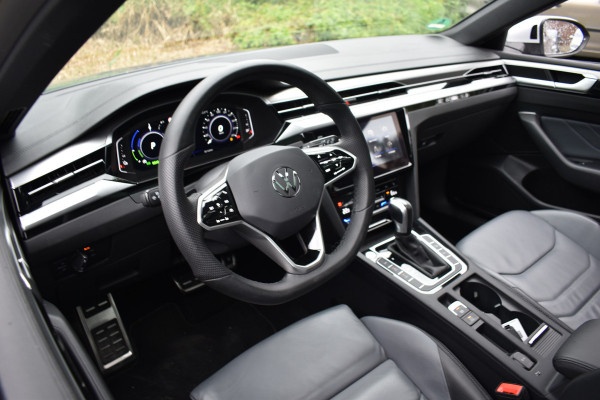 Volkswagen Arteon Shooting Brake eHYBRID 218PK DSG ELEGANCE BUSINESS+ LEDER/VIRTUAL/PANORAMADAK Volkswagen Arteon Shooting Brake eHYBRID 218PK DSG ELEGANCE BUSINESS+ LEDER/VIRTUAL/PANORAMADAK