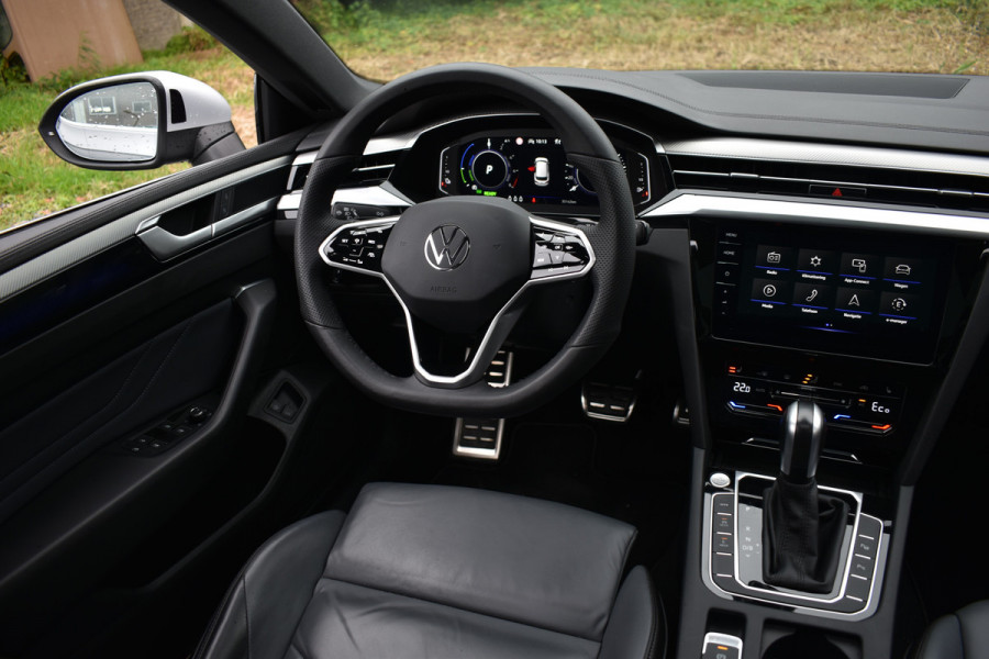 Volkswagen Arteon Shooting Brake eHYBRID 218PK DSG ELEGANCE BUSINESS+ LEDER/VIRTUAL/PANORAMADAK Volkswagen Arteon Shooting Brake eHYBRID 218PK DSG ELEGANCE BUSINESS+ LEDER/VIRTUAL/PANORAMADAK