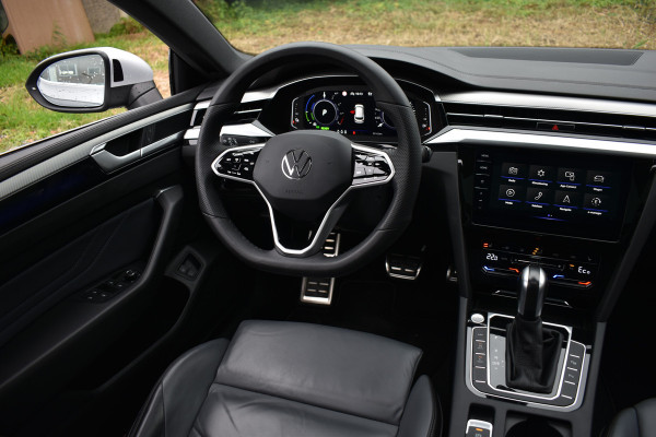 Volkswagen Arteon Shooting Brake eHYBRID 218PK DSG ELEGANCE BUSINESS+ LEDER/VIRTUAL/PANORAMADAK Volkswagen Arteon Shooting Brake eHYBRID 218PK DSG ELEGANCE BUSINESS+ LEDER/VIRTUAL/PANORAMADAK
