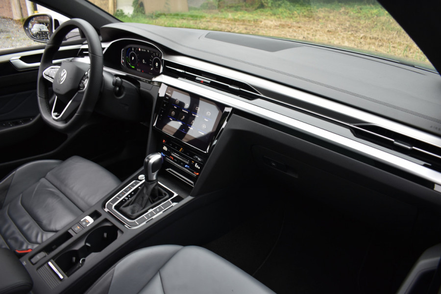 Volkswagen Arteon Shooting Brake eHYBRID 218PK DSG ELEGANCE BUSINESS+ LEDER/VIRTUAL/PANORAMADAK Volkswagen Arteon Shooting Brake eHYBRID 218PK DSG ELEGANCE BUSINESS+ LEDER/VIRTUAL/PANORAMADAK