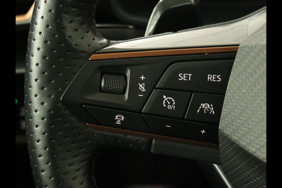 CUPRA Formentor 1.4 e-Hybrid VZ | 245pk | Stoel & stuurverwarming | 360 Camera | Carplay | Adaptive cruise | Navigatie | Sfeerverlichting | Keyless | Full LED | PHEV | Plug In