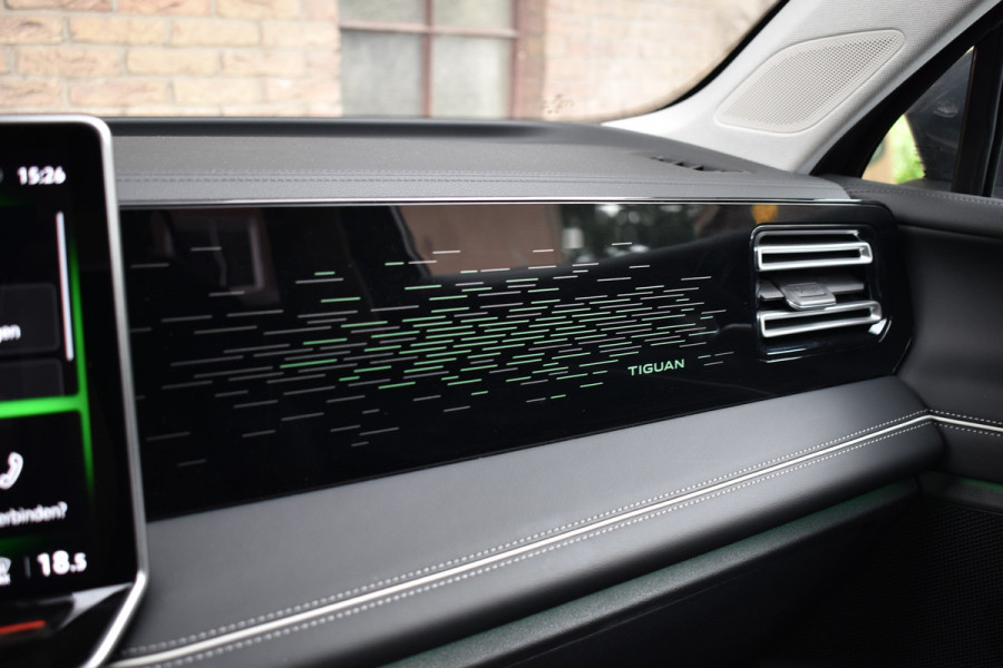 Volkswagen Tiguan 1.5 eTSI 150PK DSG Elegance LEDER | 360° CAMERA | TREKHAAK