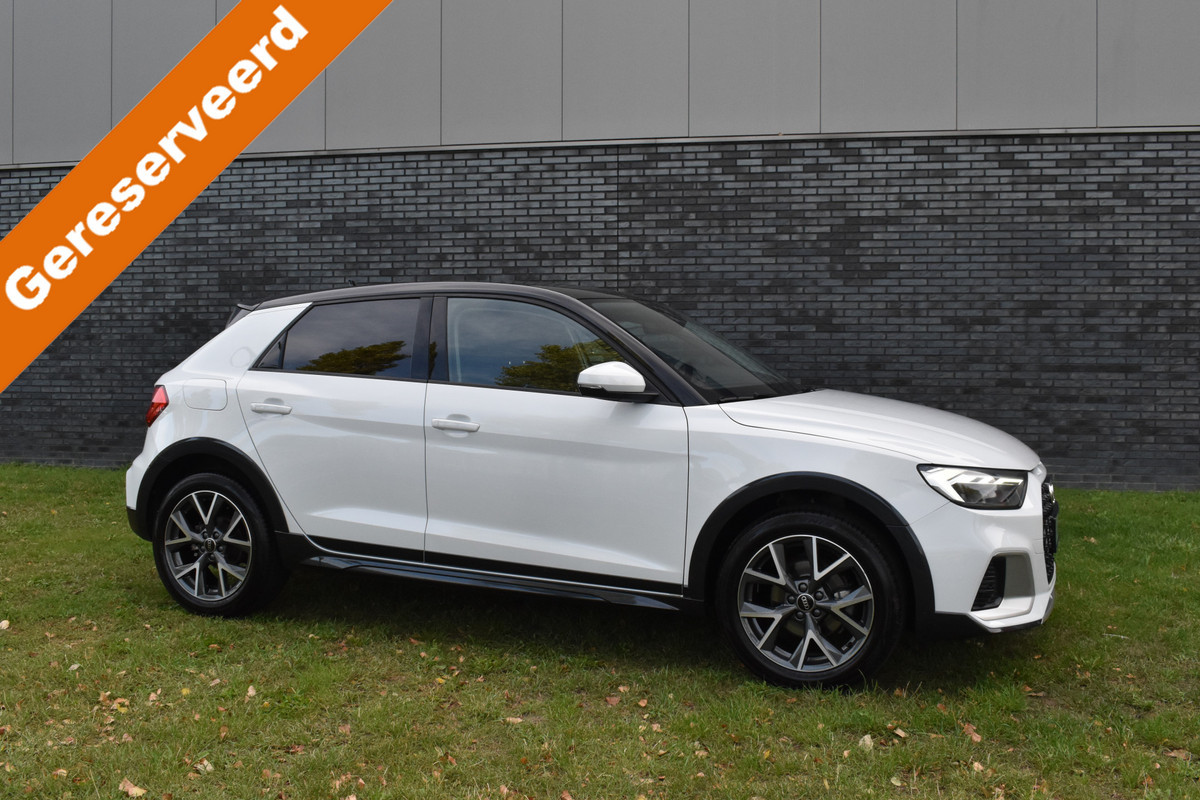 Audi A1 citycarver 30 TFSI Advanced Edition Automaat 2-tone kleur Pdc Stoelverwarming Cruisecontrol