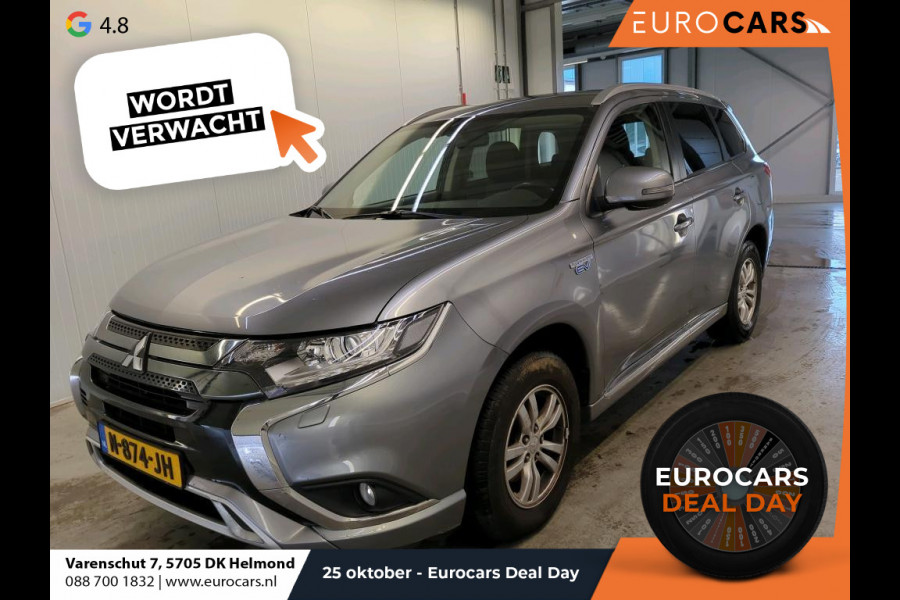 Mitsubishi Outlander 2.4 PHEV 165kW Pure Auto. Trekhaak Navigatie Apple Carplay/Android Auto Camera Parkeersensoren Cruise Control Stoelverwarming Climate Control Lichtmetalen velgen Getinte ramen