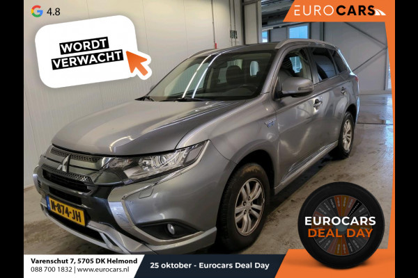 Mitsubishi Outlander 2.4 PHEV 165kW Pure Auto. Trekhaak Navigatie Apple Carplay/Android Auto Camera Parkeersensoren Cruise Control Stoelverwarming Climate Control Lichtmetalen velgen Getinte ramen