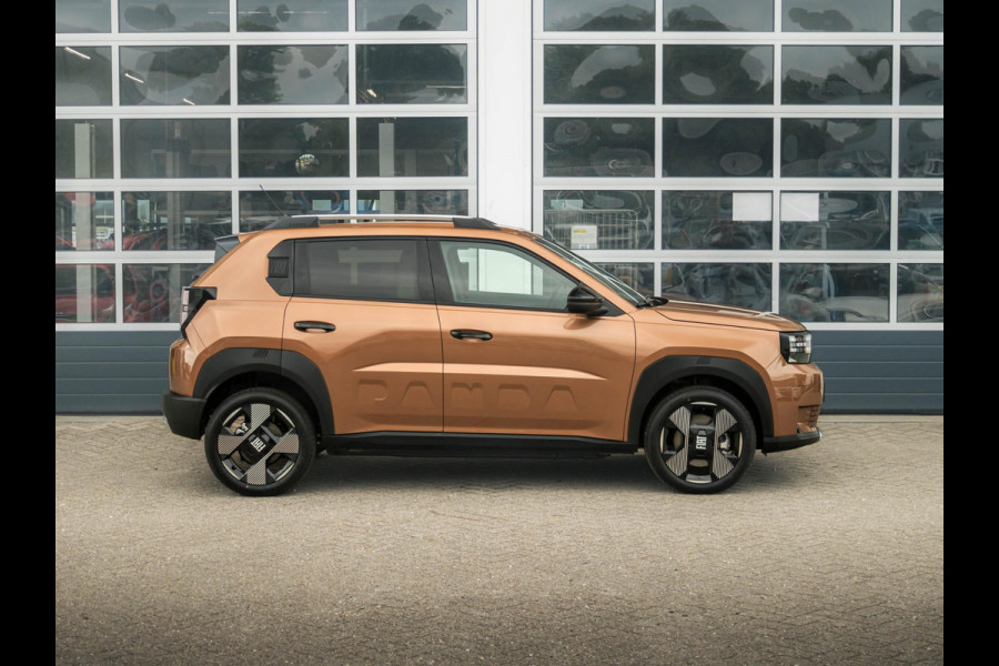 Fiat Grande Panda La Prima 7,4 kW 44 kWh | Uit voorraad leverbaar | Clima | Cruise | Camera | Apple Carplay | 17" | Navi