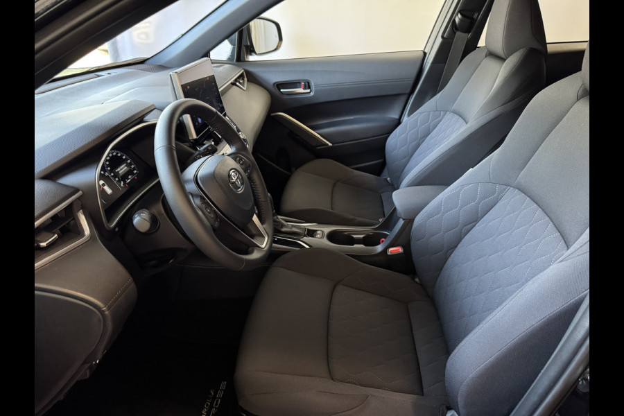 Toyota Corolla Cross HYBRID 140 2025 STYLE STOEL/STUUR VERW. ELEK.KLEP LED KEYLESS CARPLAY NAVI CAMERA ADAP CRUISE PDC