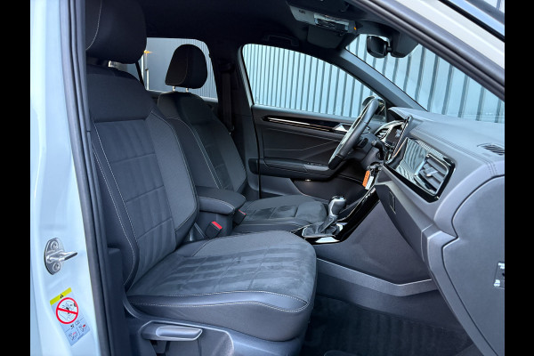 Volkswagen T-Roc 1.5 TSI R-Line Business | Standkachel | Trekhaak afnb. | IQ Light | Camera | Prijs Rijklaar!!