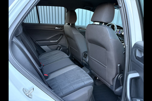 Volkswagen T-Roc 1.5 TSI R-Line Business | Standkachel | Trekhaak afnb. | IQ Light | Camera | Prijs Rijklaar!!
