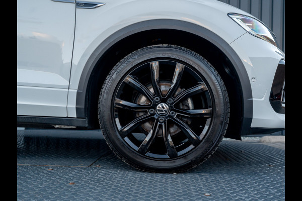 Volkswagen T-Roc 1.5 TSI R-Line Business | Standkachel | Trekhaak afnb. | IQ Light | Camera | Prijs Rijklaar!!
