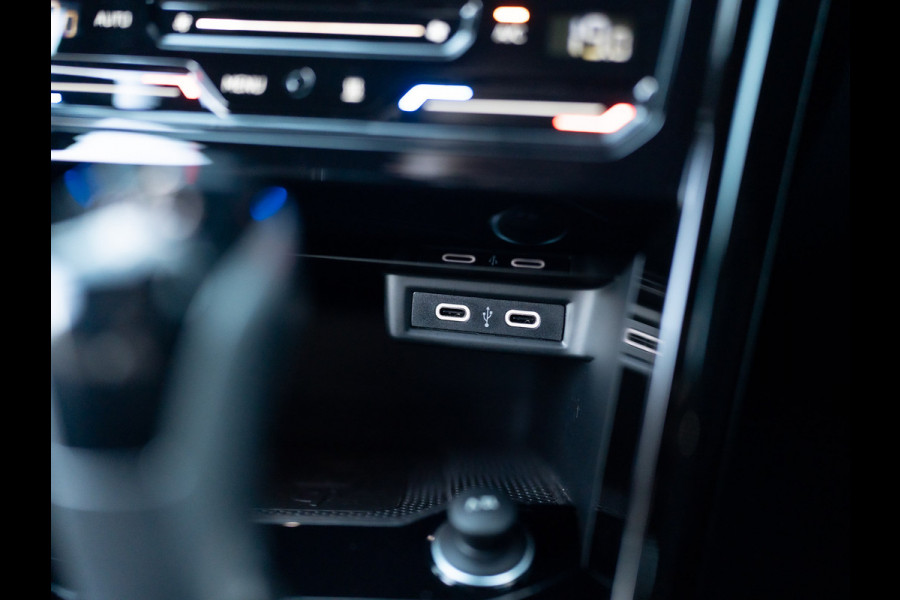 Volkswagen T-Roc 1.5 TSI R-Line Business | Standkachel | Trekhaak afnb. | IQ Light | Camera | Prijs Rijklaar!!