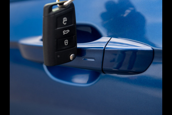 Volkswagen Polo 1.0 TSI R-Line | Keyless | Panodak | IQ Light | Camera | Trekhaak afnb. | Prijs Rijklaar!!