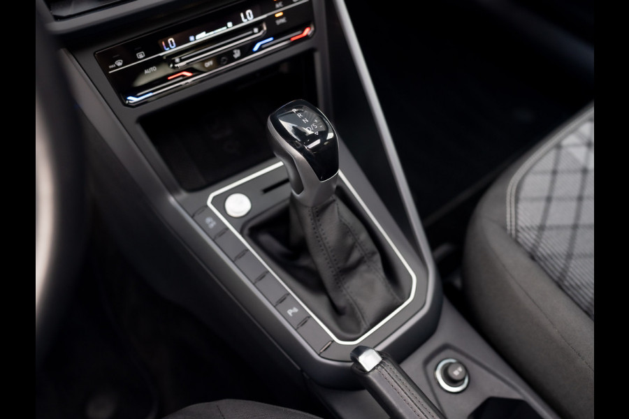 Volkswagen Polo 1.0 TSI R-Line | Keyless | Panodak | IQ Light | Camera | Trekhaak afnb. | Prijs Rijklaar!!