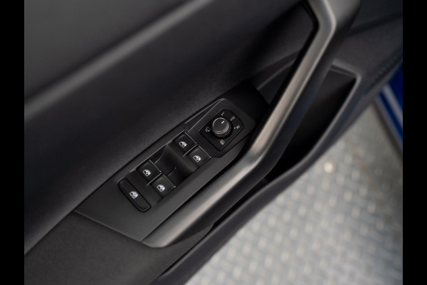 Volkswagen Polo 1.0 TSI R-Line | Keyless | Panodak | IQ Light | Camera | Trekhaak afnb. | Prijs Rijklaar!!