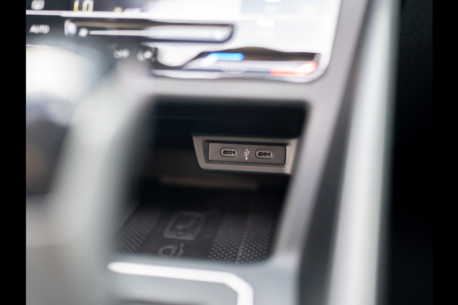 Volkswagen Polo 1.0 TSI R-Line | Keyless | Panodak | IQ Light | Camera | Trekhaak afnb. | Prijs Rijklaar!!