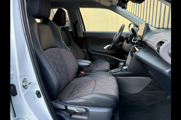 Toyota Yaris Cross 1.5 Hybrid Executive Bi-Tone | Head Up | BSM | Camera | Navi | Stoelverw. | Keyless | Prijs Rijklaar!!
