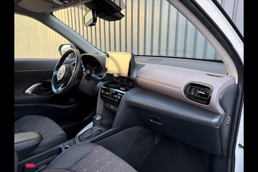 Toyota Yaris Cross 1.5 Hybrid Executive Bi-Tone | Head Up | BSM | Camera | Navi | Stoelverw. | Keyless | Prijs Rijklaar!!