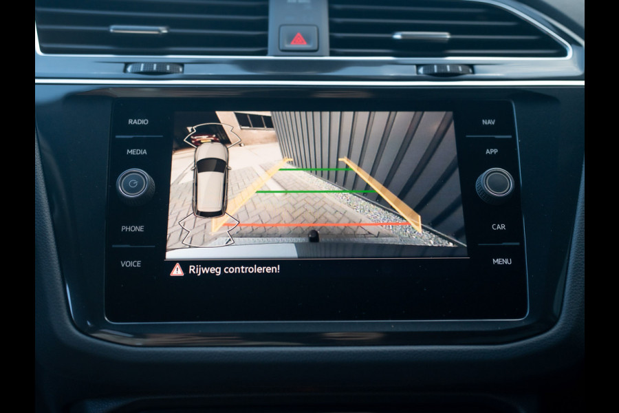 Volkswagen Tiguan 1.5 TSI 150Pk R-Line Business | Wegklapbare Trekhaak | Camera | Prijs Rijklaar!!